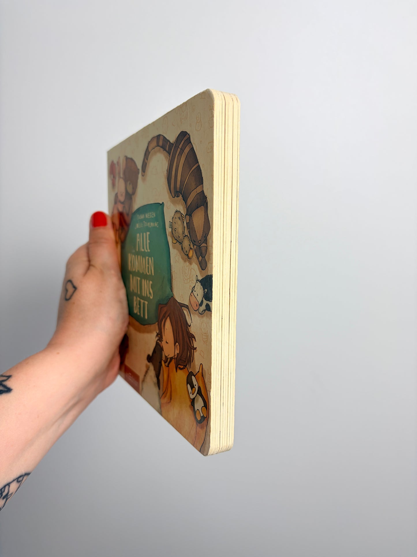 PAPPBUCH • ALLE KOMMEN MIT INS BETT • ARS EDITION