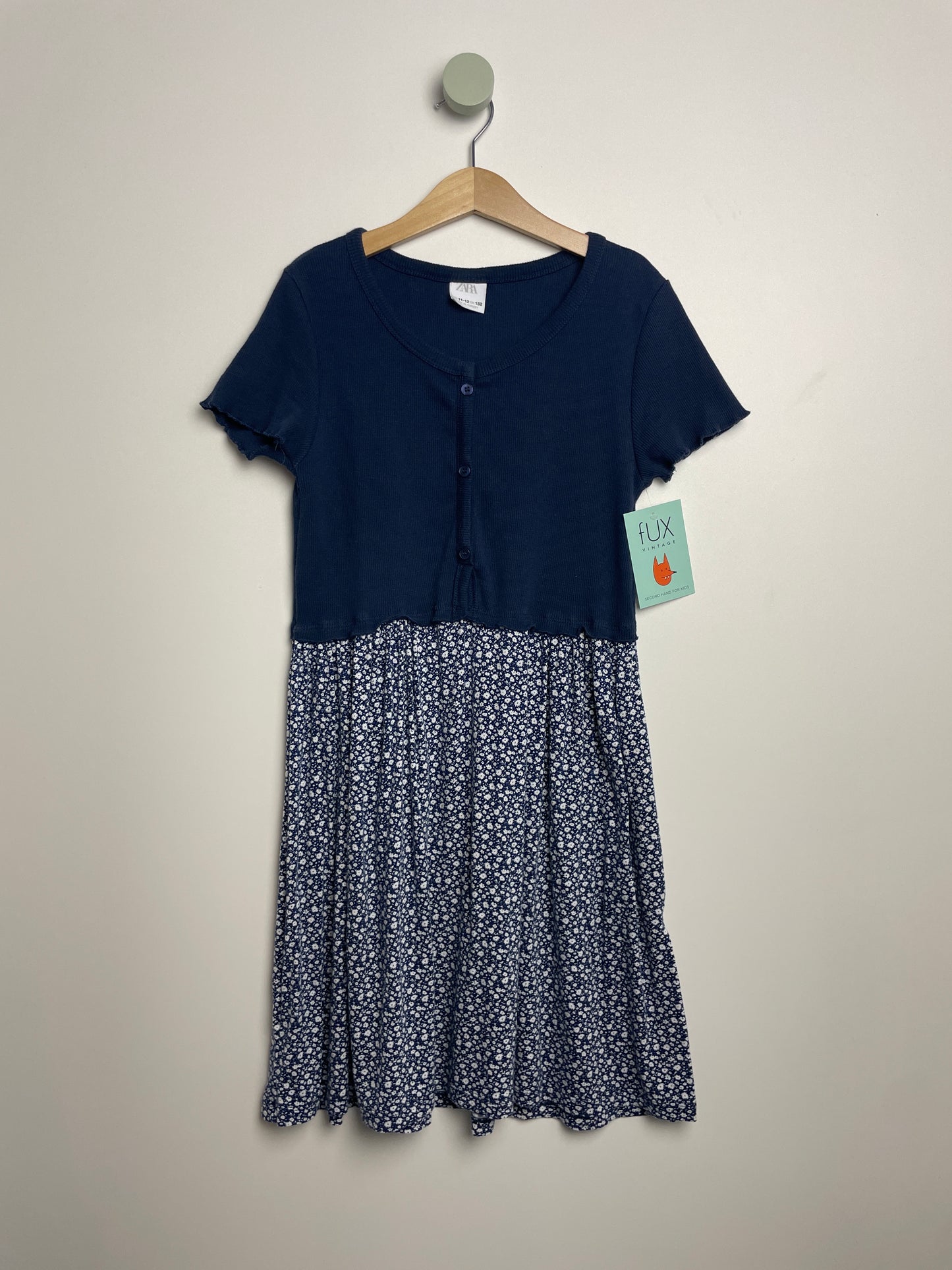 Kleid • 146 • zara