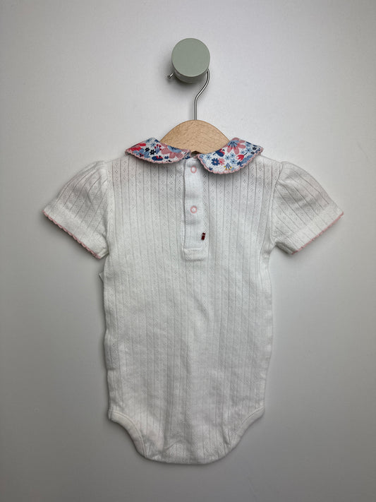 Kurzarm Body mit Kragen • 62 • people wear organic