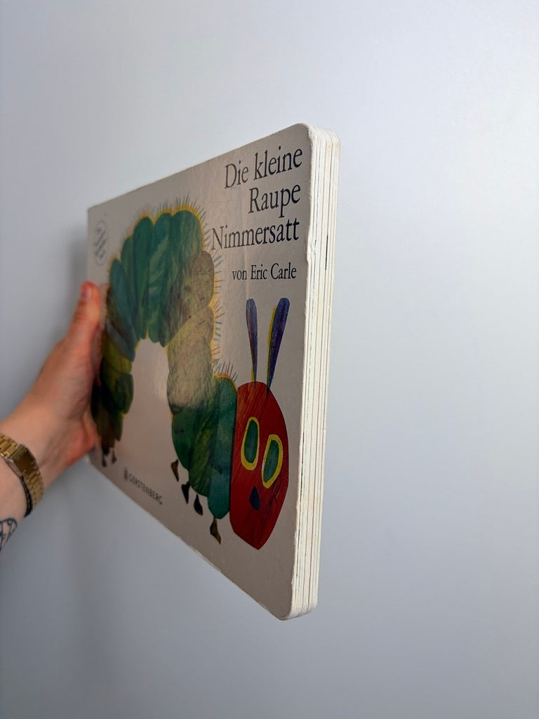 PAPPBUCH • DIE KLEINE RAUPE NIMMERSATT • GERSTENBERG