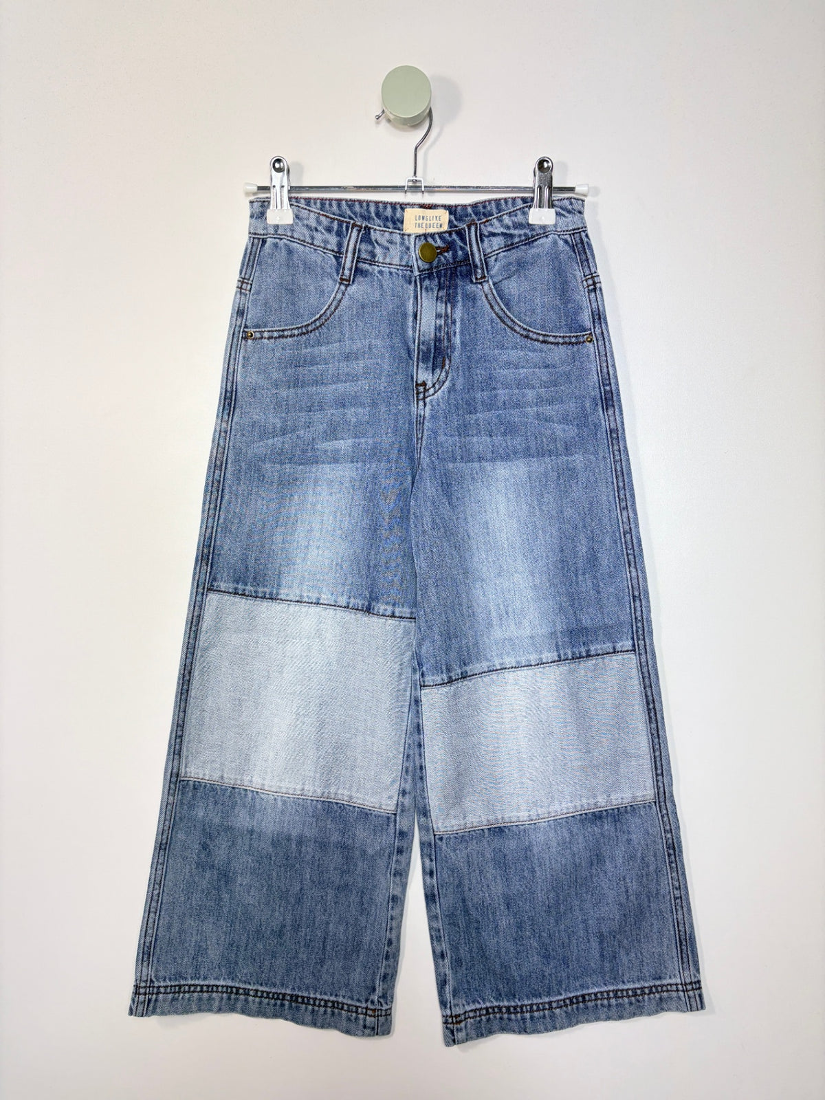 JEANS • 128 • LONG LIVE THE QUEEN