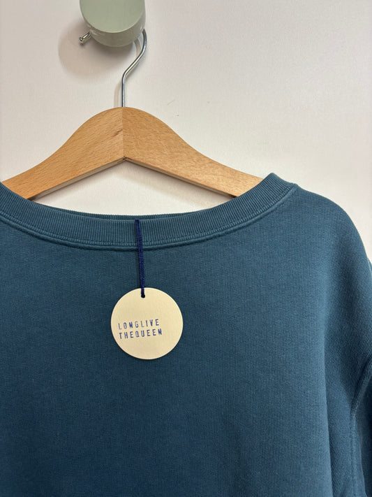 Sweatshirt • 128 • long live the queen