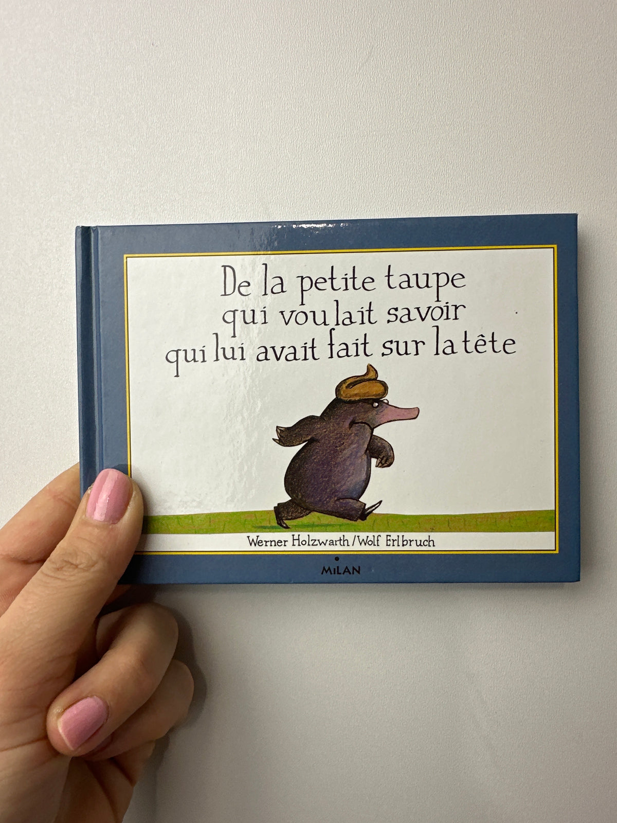 BUCH • DE LA PETITE TAUPE QUI VOU LAIT SAVOIR QUI LUI AVAIT FAIT SUR LA TÉTE• MILAN