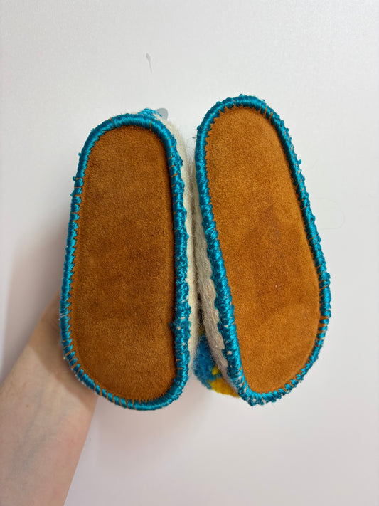 Griechische Hausschuhe mit Bommel • Schuh 24 •