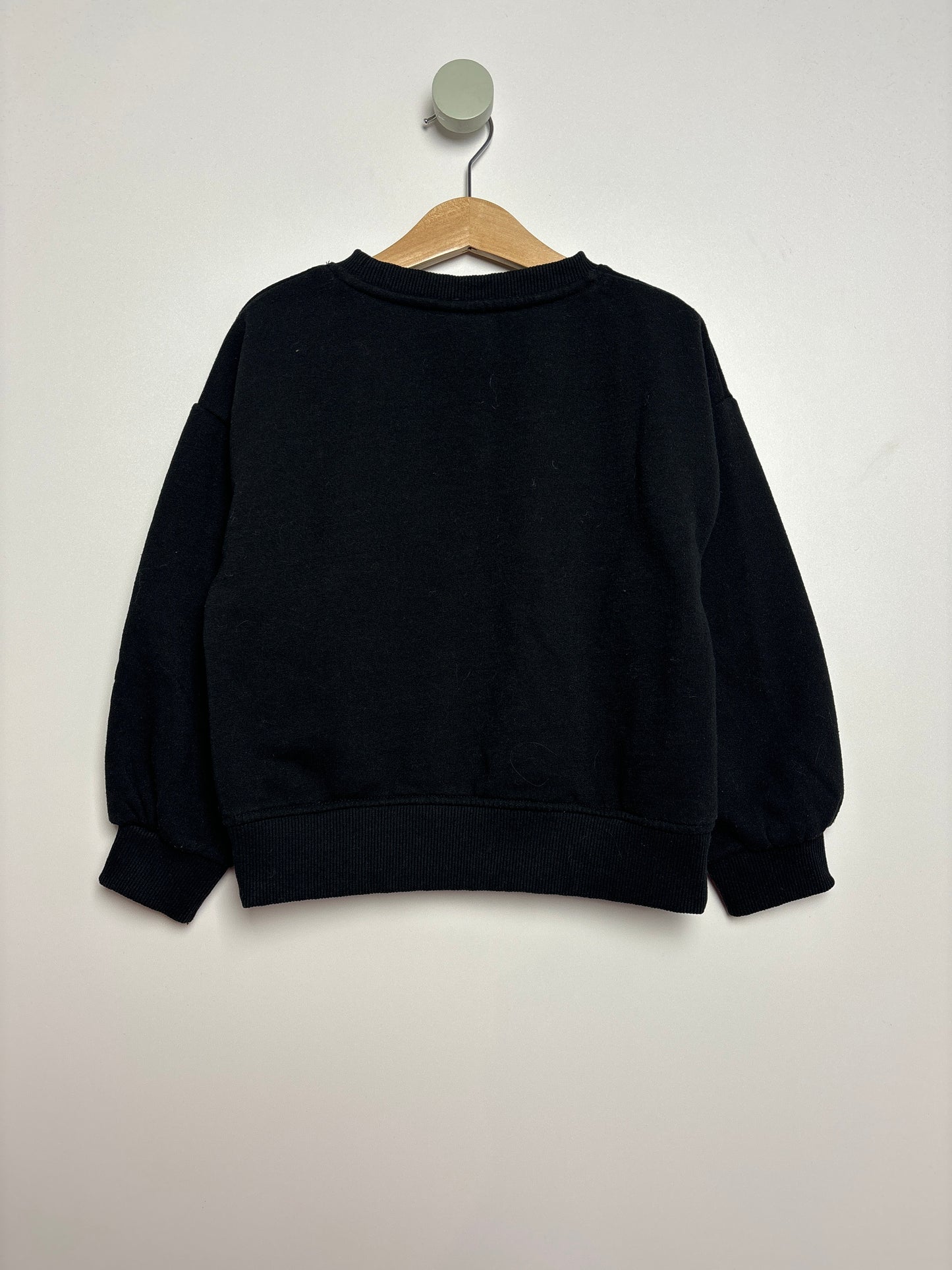 Sweater mit Goldknöpfen • 110 • zara
