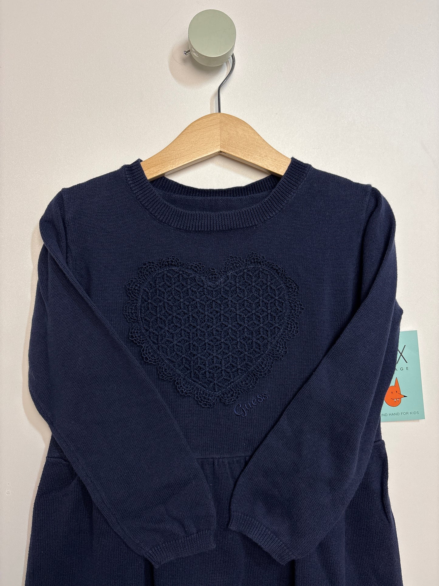 Strickkleid mit Herz • 104 • guess