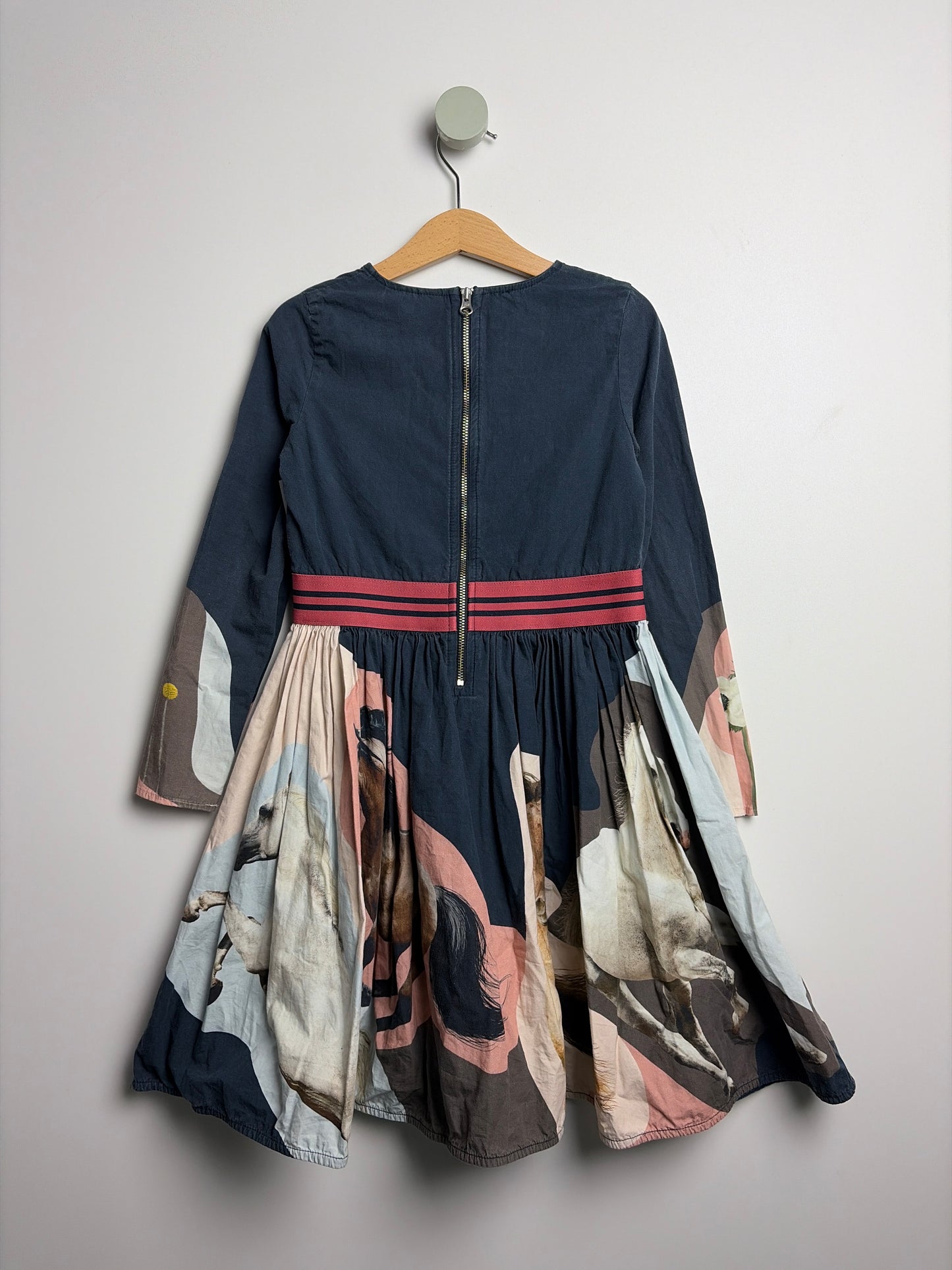 KLEID • 122 • MOLO