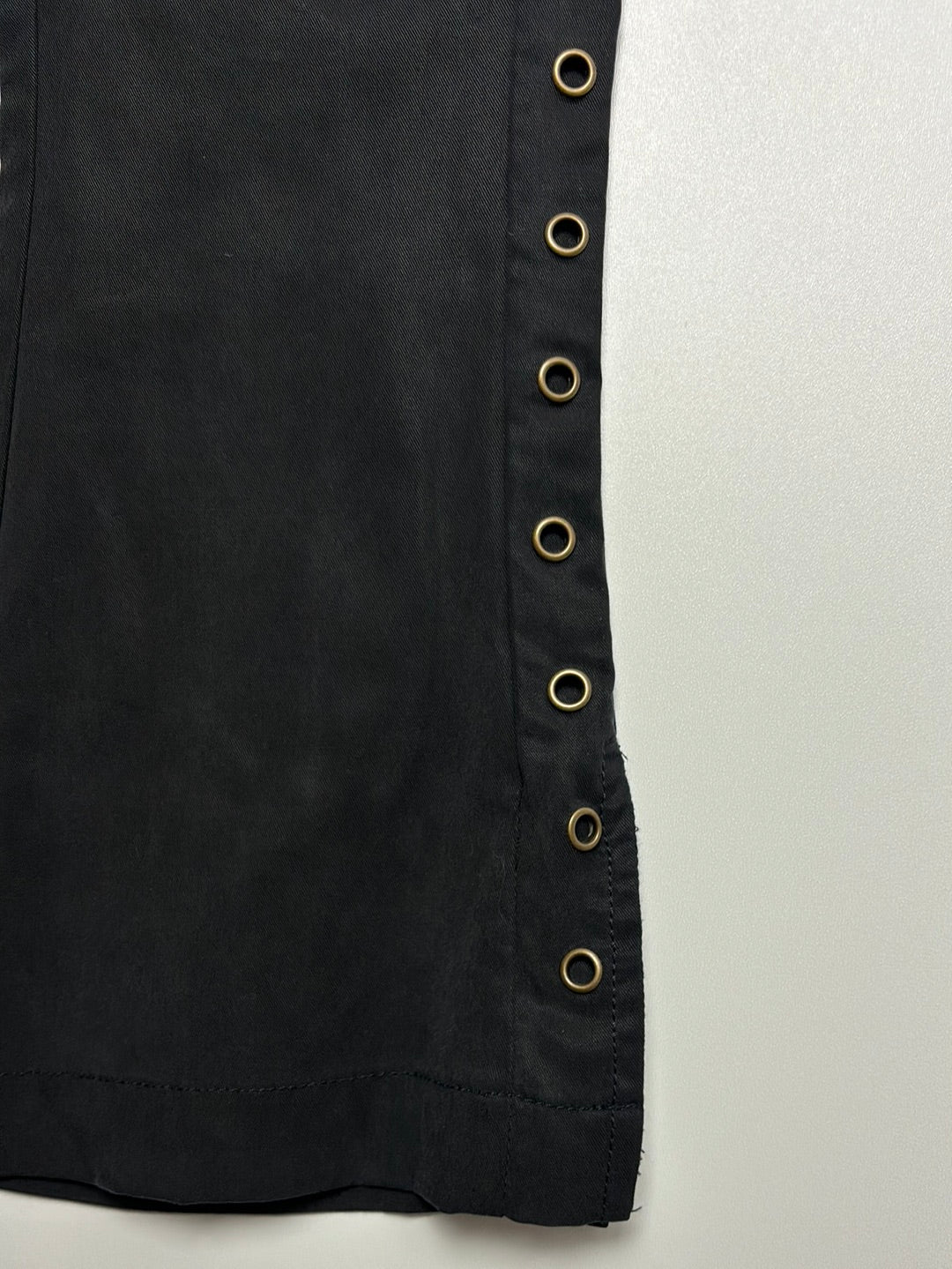 Hose mit Nieten • 122 • long live the queen