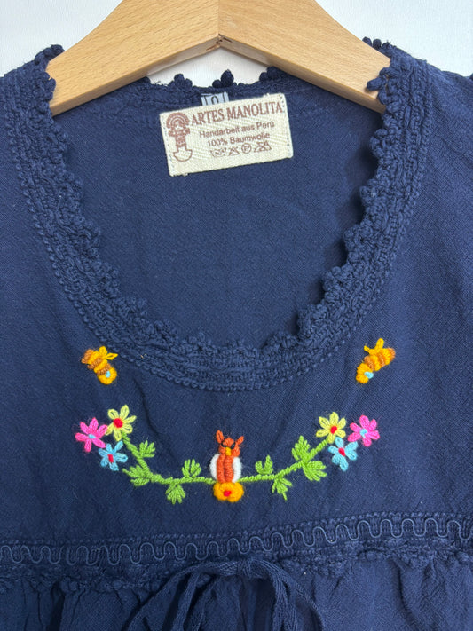 Kleid mit Stickerei • 104 • artes manolita