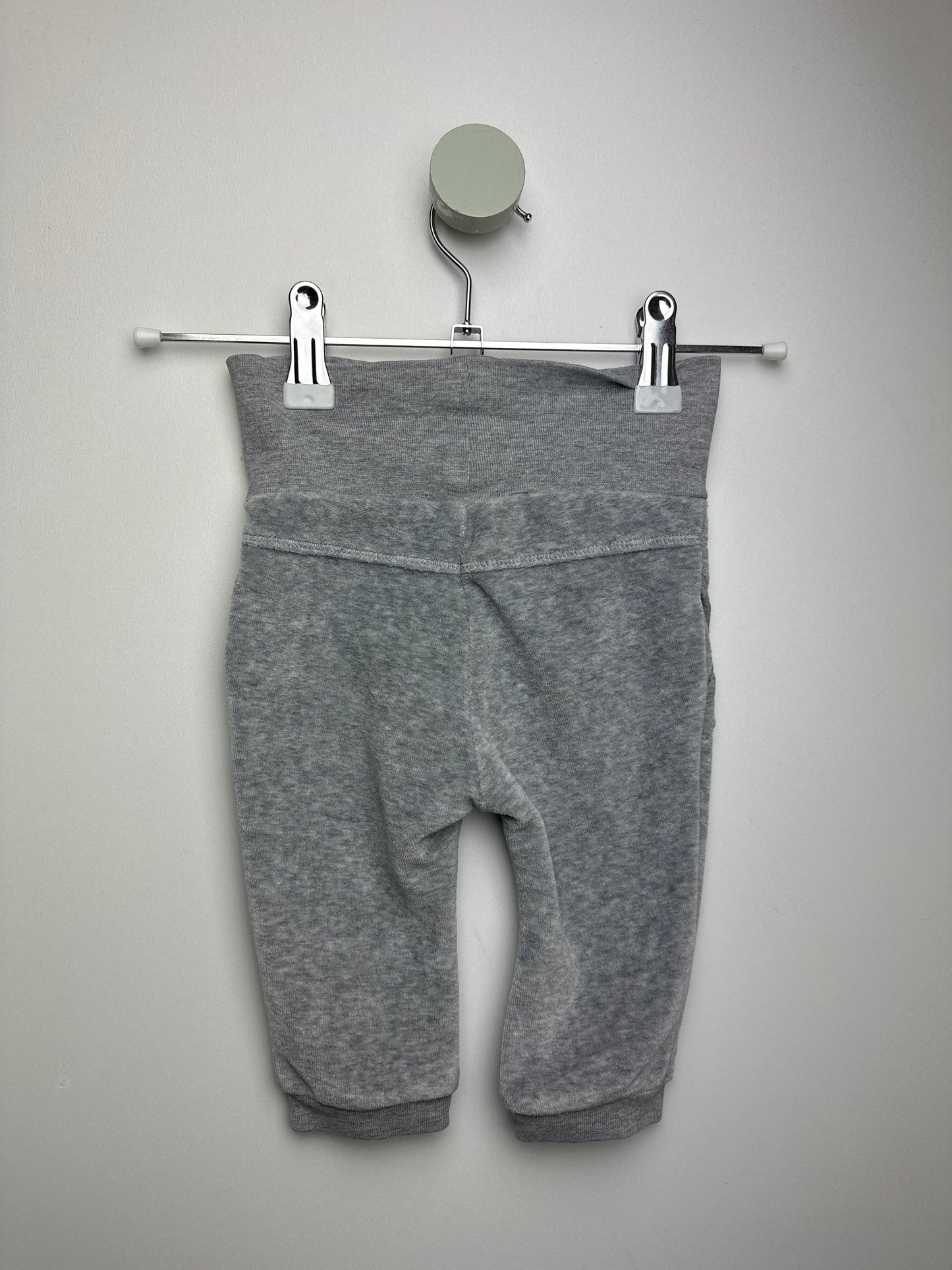 Nicki Hose • 56 • s.oliver