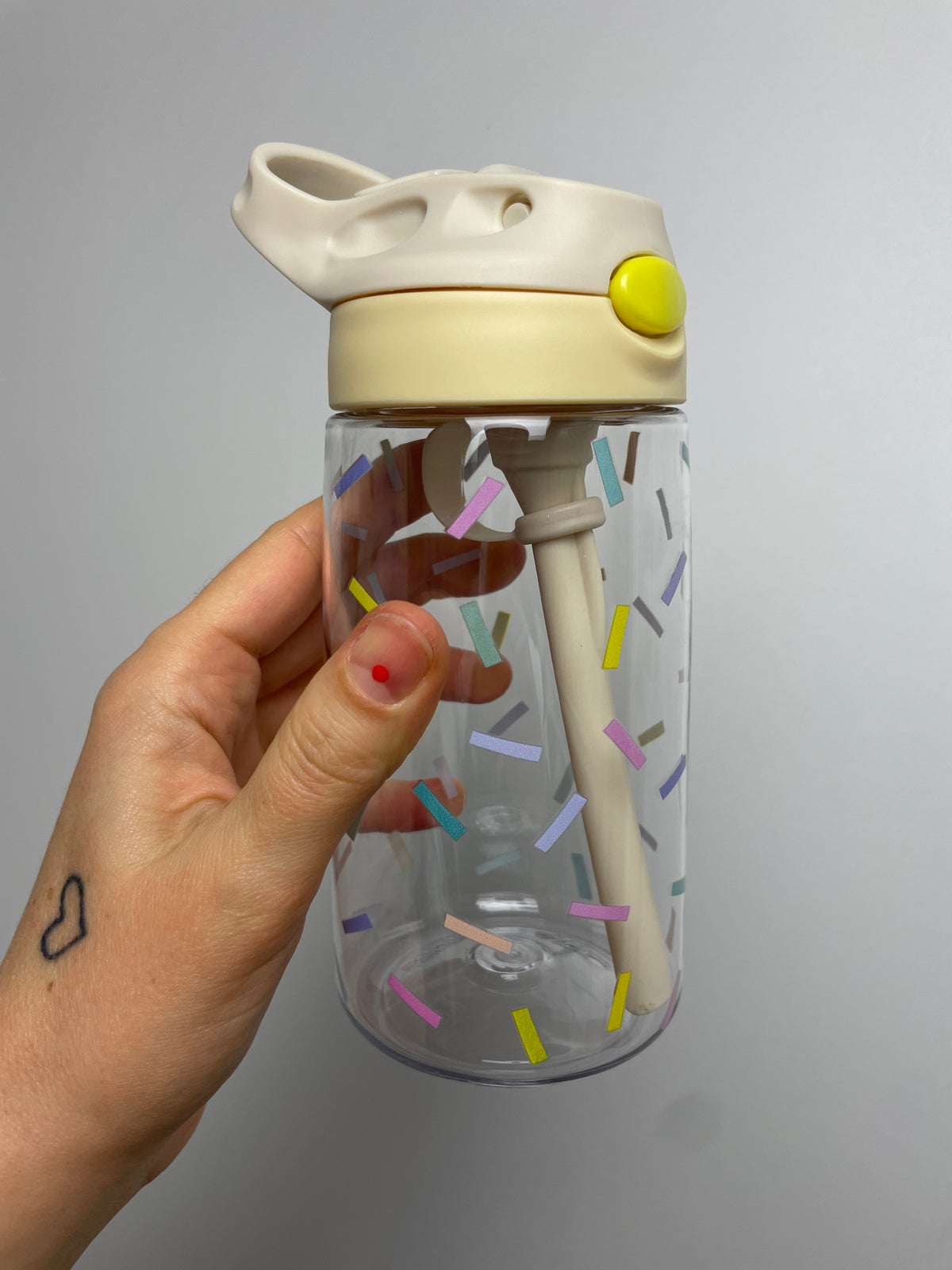 TRINKFLASCHE AUS TRITAN • CONFETTI
