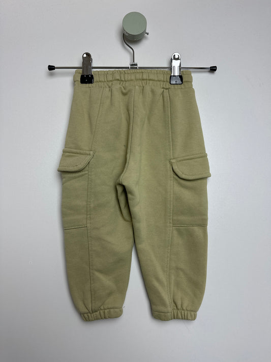 Jogginghose • 74 • zara