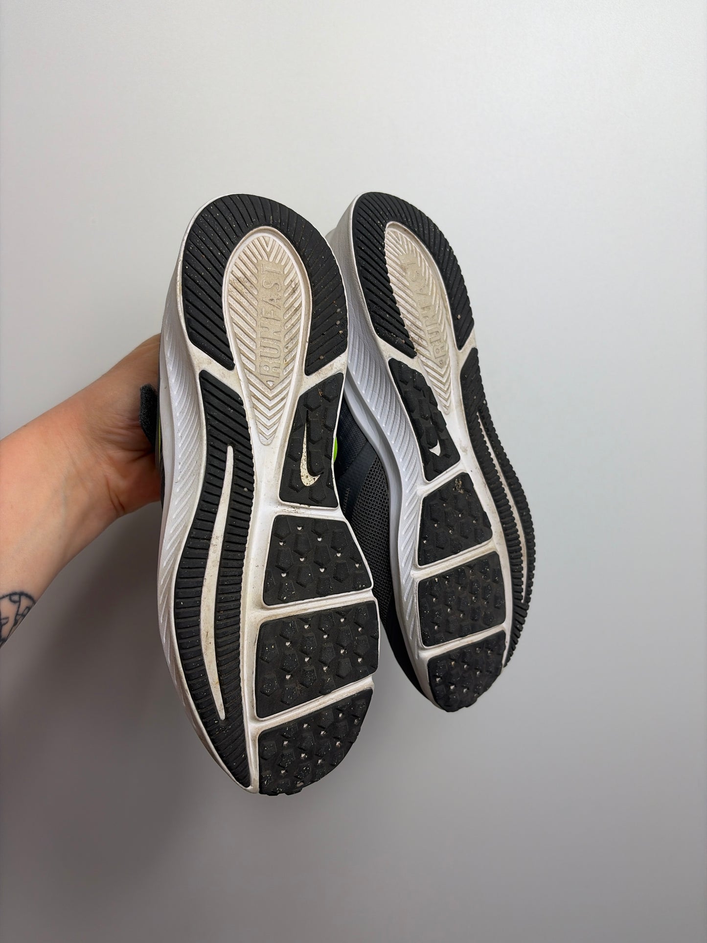 SNEAKER STAR RUNNER • Schuh 34 • NIKE