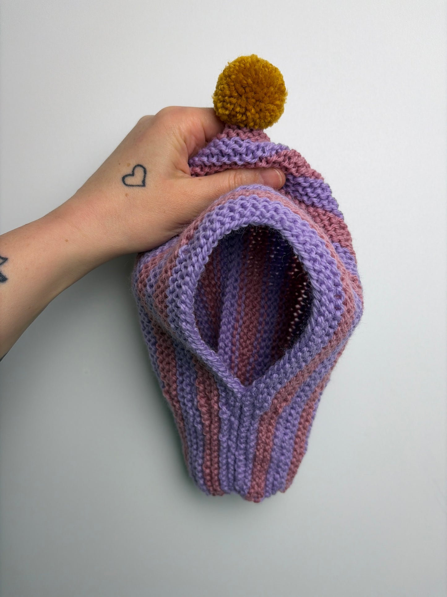 SCHLUPFMÜTZE • STRIPES & BOMMEL  •  HANDMADE by fUXvintage