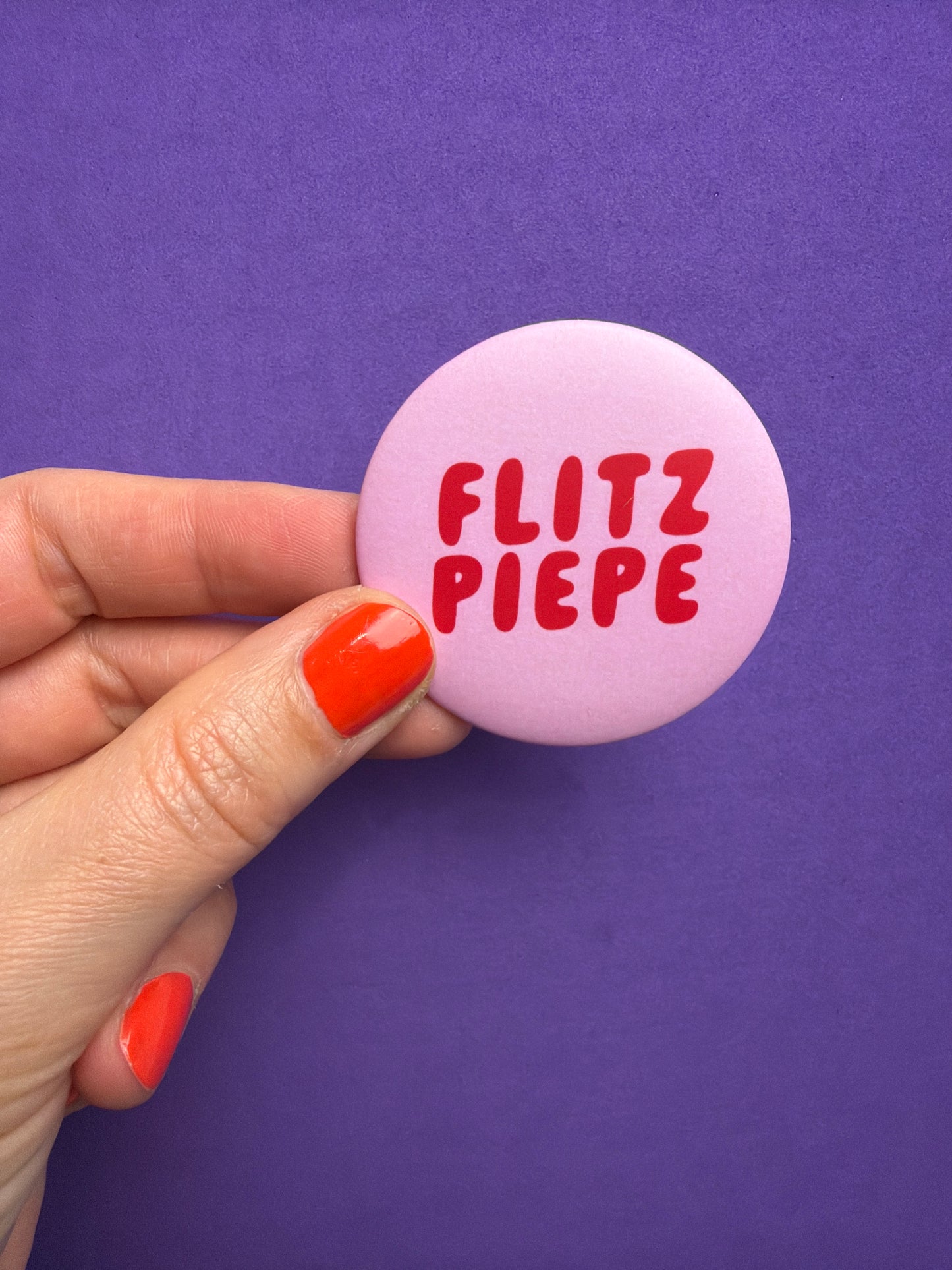 BUTTON • FLITZPIEPE • FLIEDER ROT
