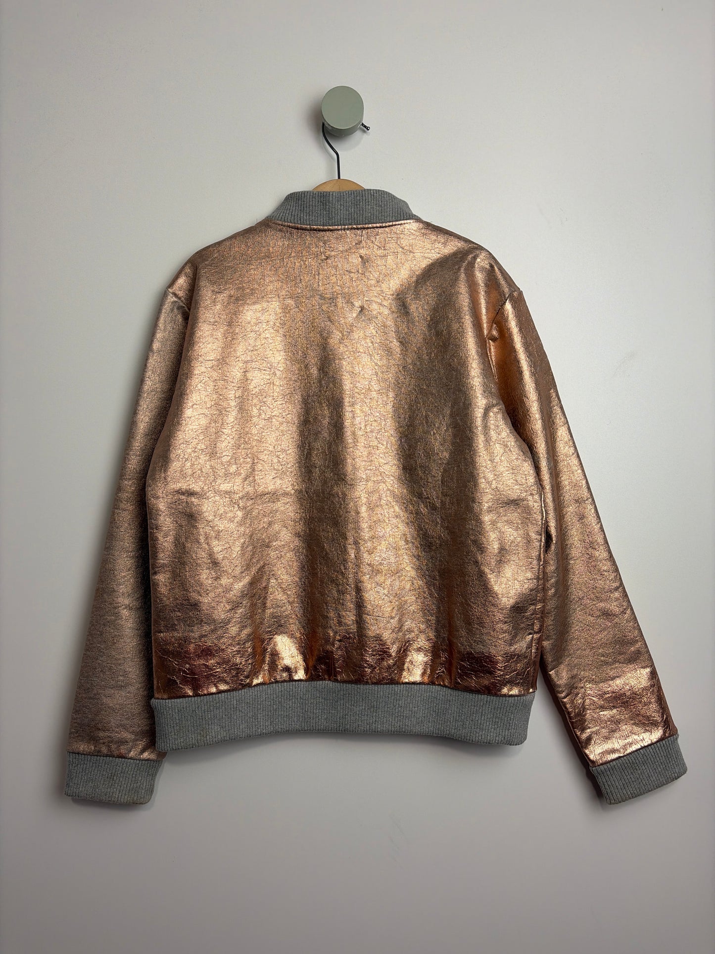 BLOUSON • 152 • LONG LIVE THE QUEEN