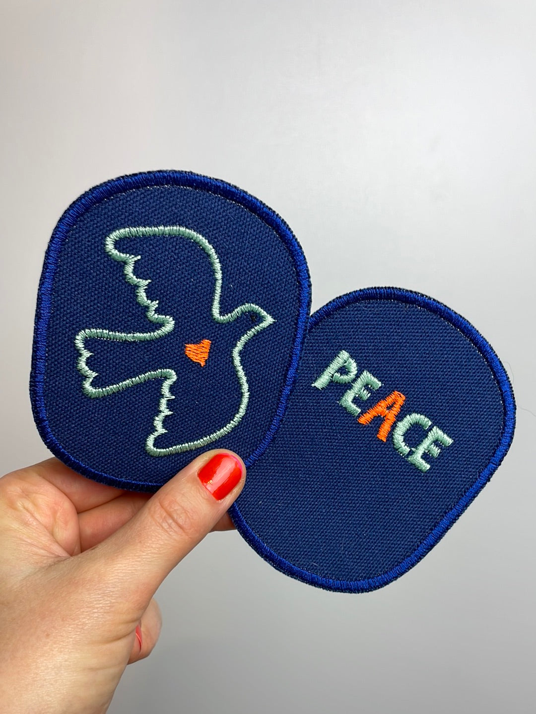 Patch • Dunkelblaue Friedenstaube und Peace