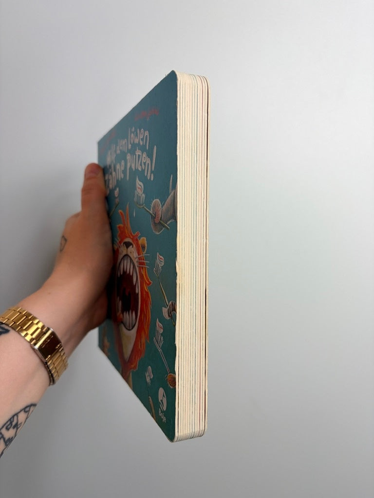 PAPPBUCH • HILF DEM LÖWEN BEIM ZÄHNE PUTZEN! • BOJE