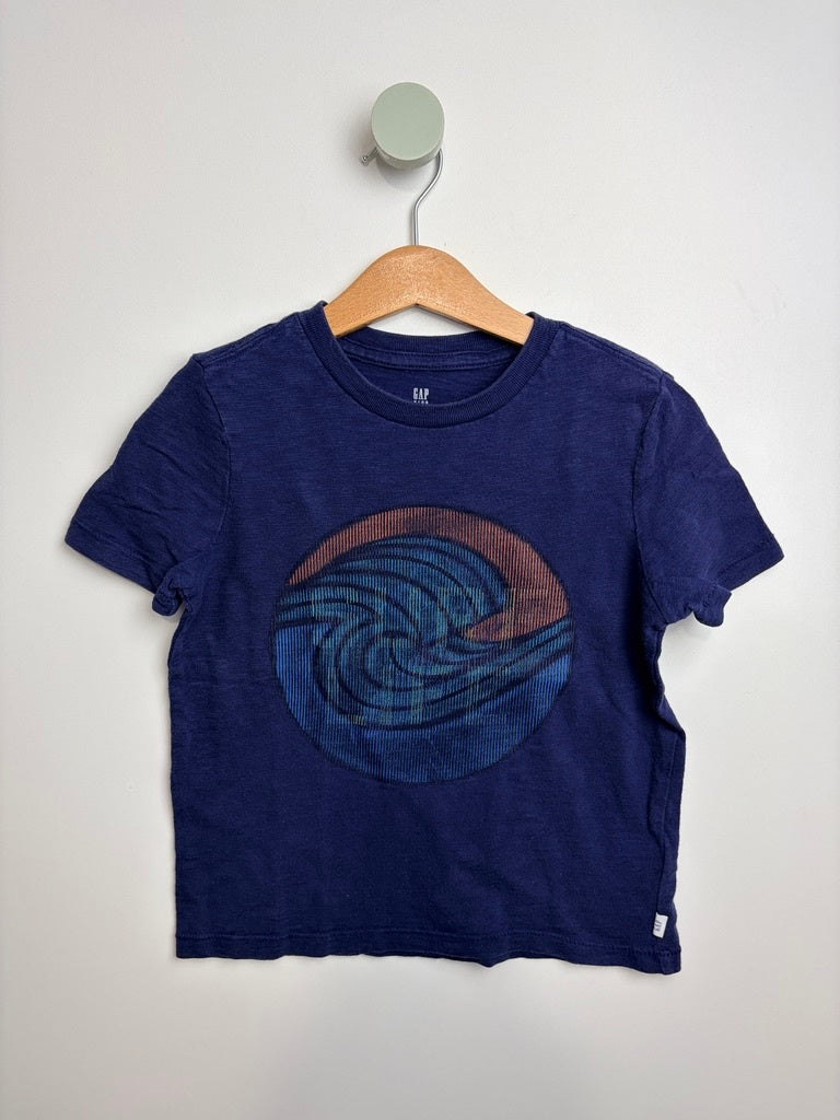 T-SHIRT • 110 • GAP