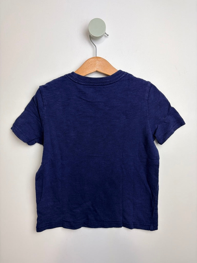 T-SHIRT • 110 • GAP