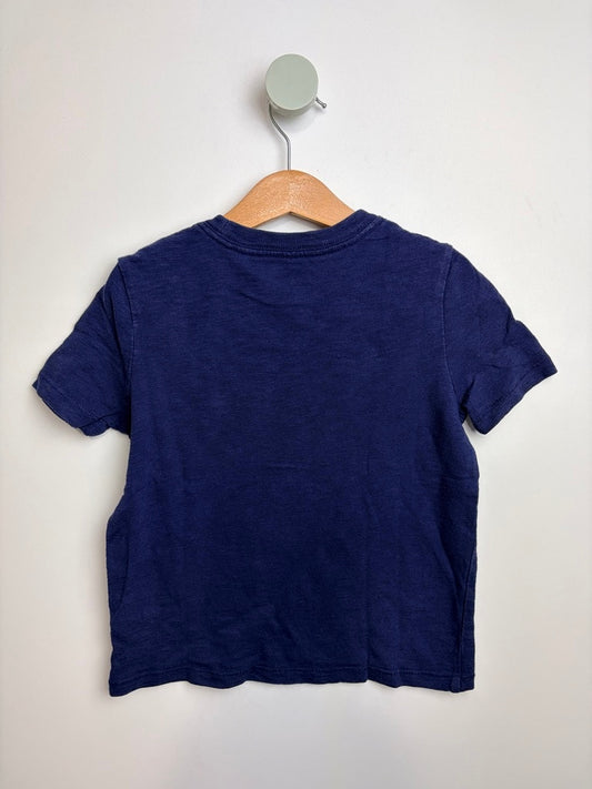 T-SHIRT • 110 • GAP