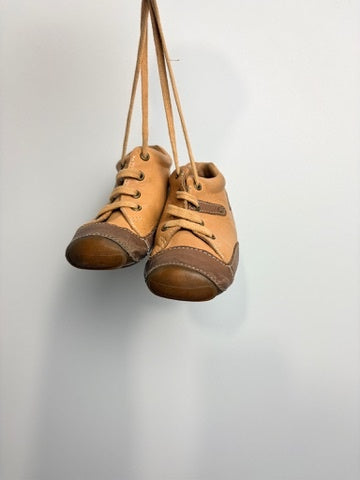 SCHNÜRSCHUHE • Schuh 21 • ELEFANTEN
