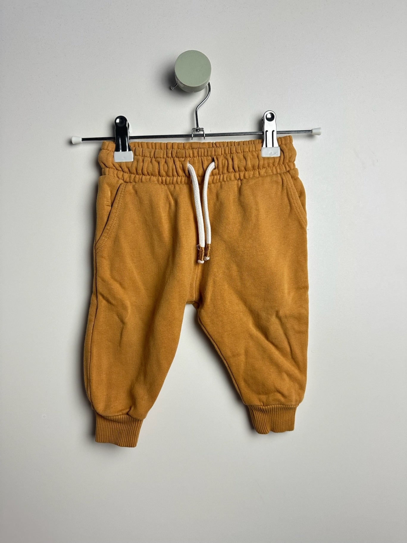 JOGGINGHOSE • 62 • NEXT