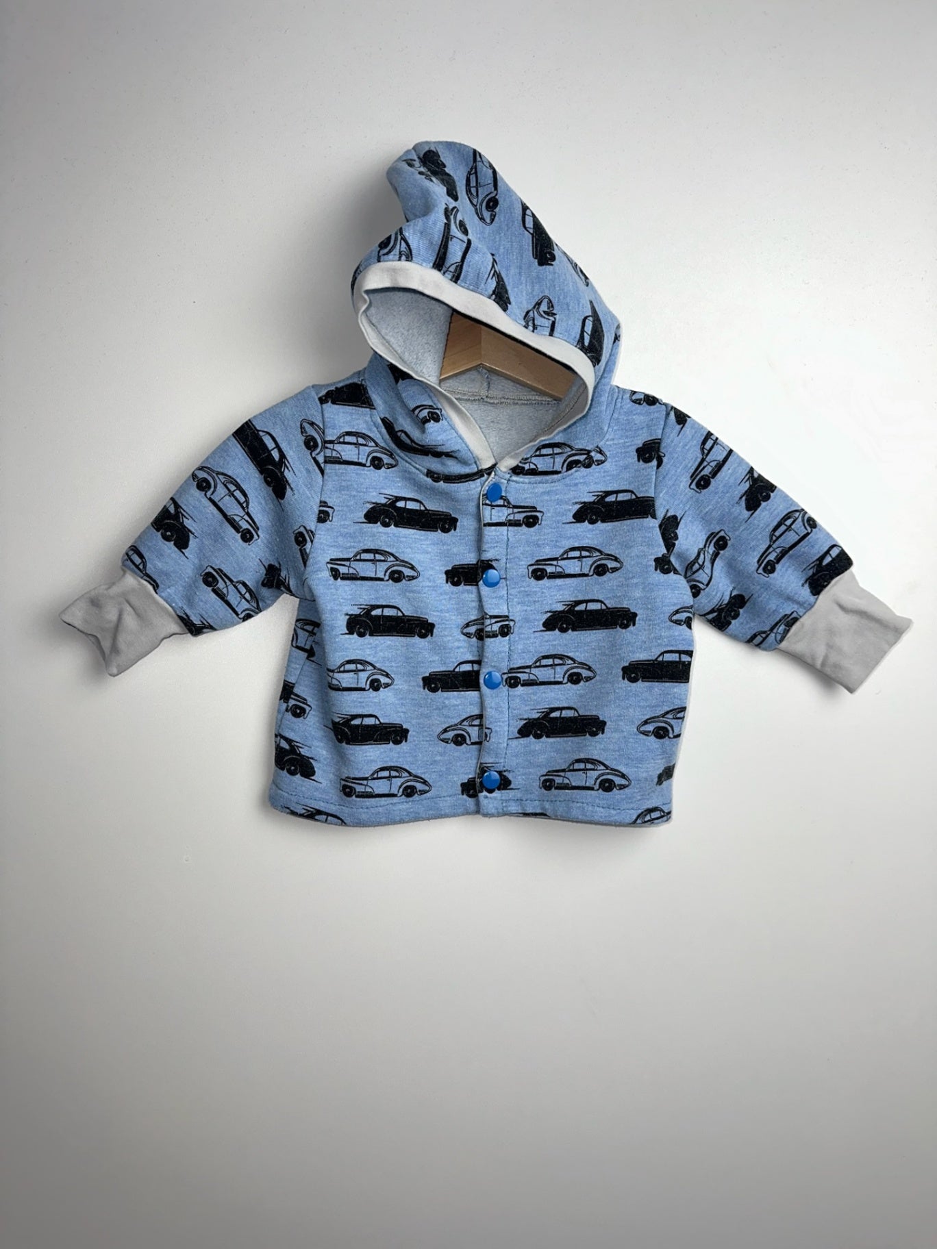 HOODIEJACKE AUTOS • 62 • HANDMADE