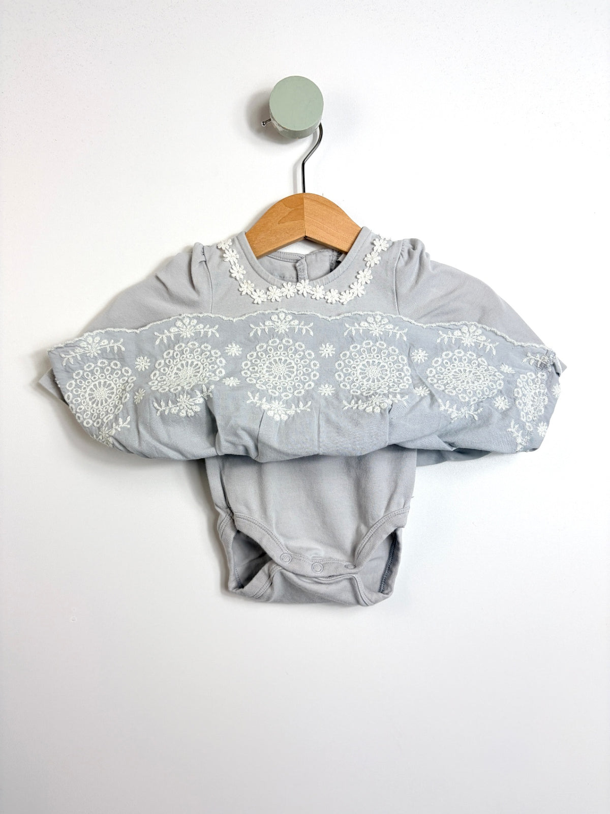 KLEID MIT BODY • 56 • H&M