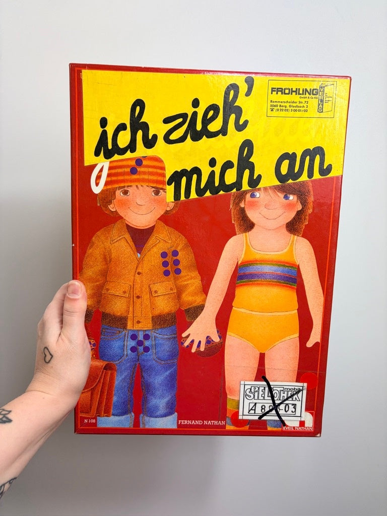 SPIEL •  ICH ZIEH MICH AN • FRÖHLING