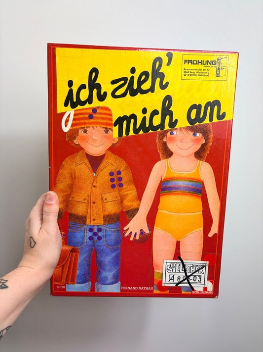 SPIEL •  ICH ZIEH MICH AN • FRÖHLING