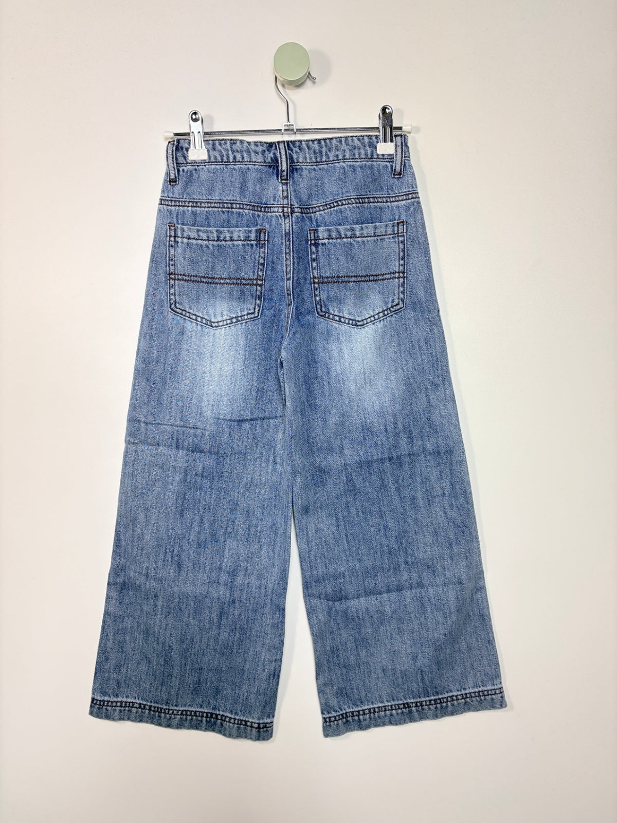 JEANS • 128 • LONG LIVE THE QUEEN