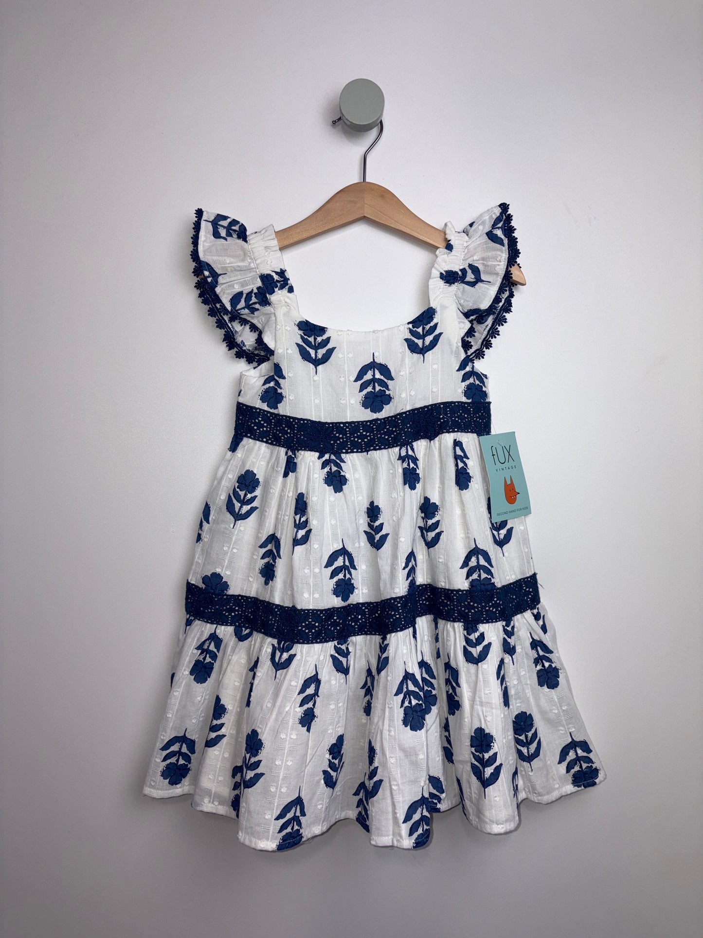BESTICKTES RÜSCHEN KLEID • 98 • HAPPILY GREY KIDS