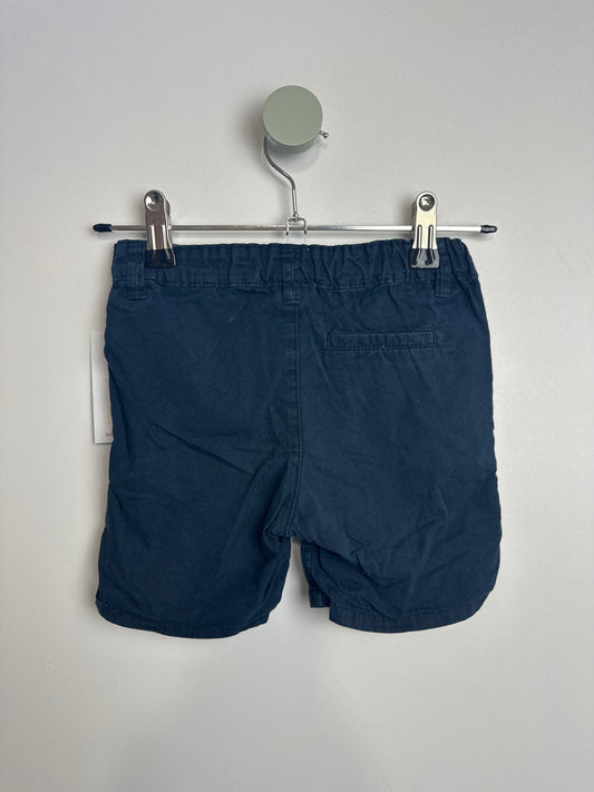 CHINO SHORTS • 86 • H&M