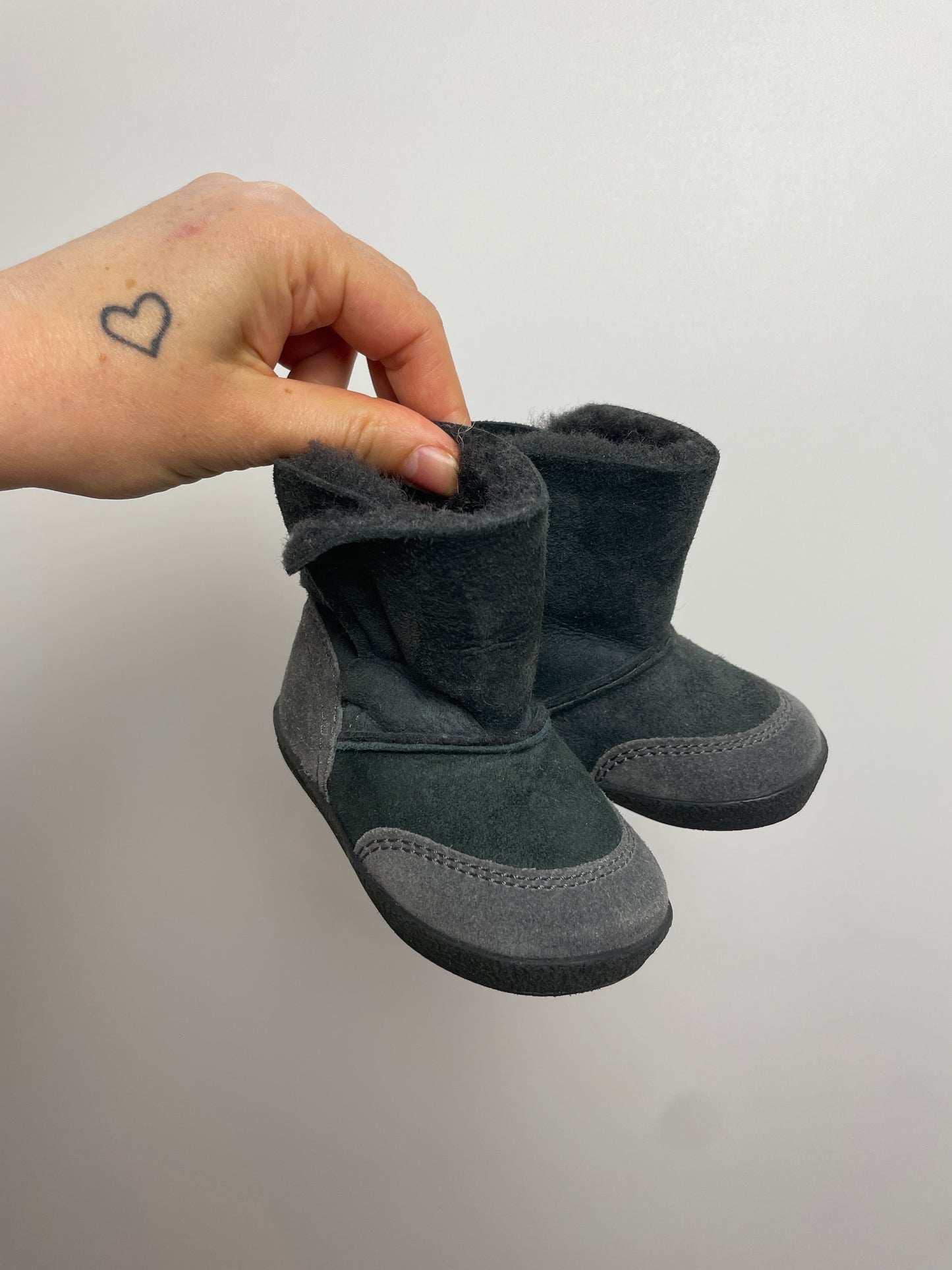 Fellschuhe mit Sohle • Schuh 19 • falcotto