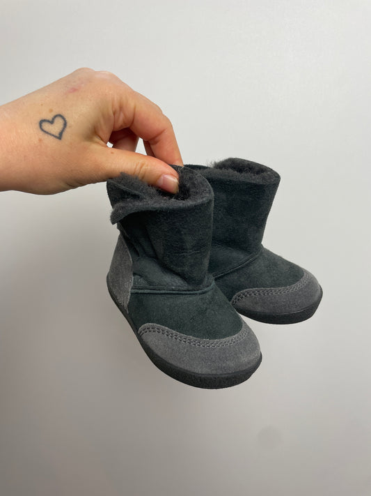 Fellschuhe mit Sohle • Schuh 19 • falcotto