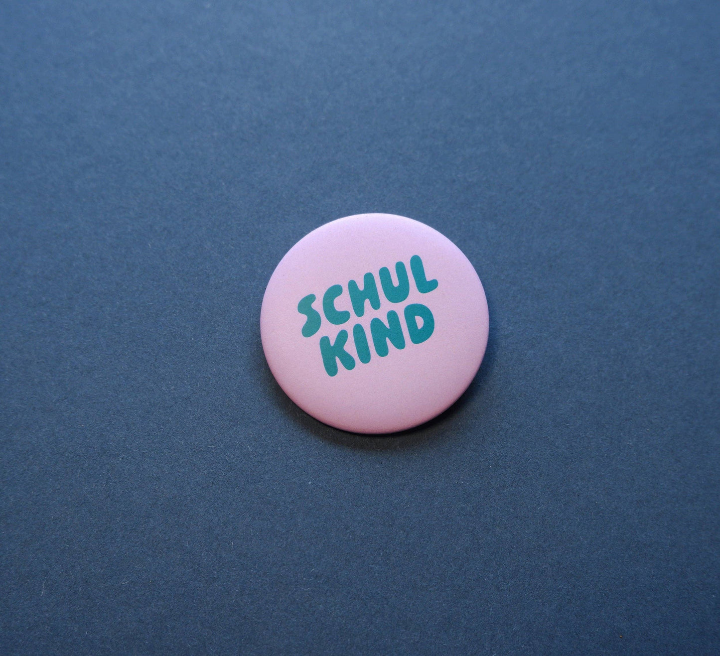 BUTTON • SCHULKIND •  FLIEDER