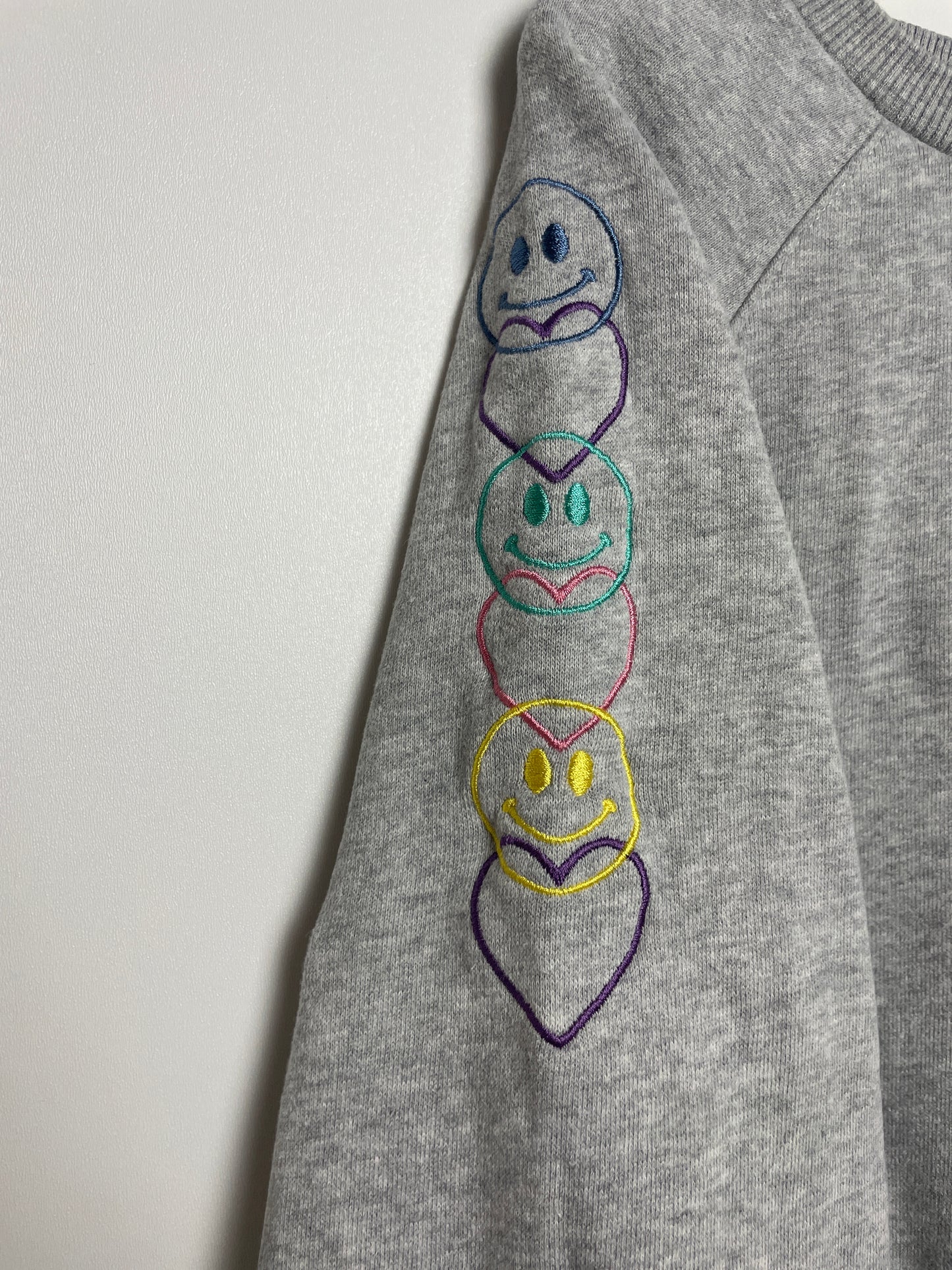 Sweatshirt Smileys • 134 • hundred pieces