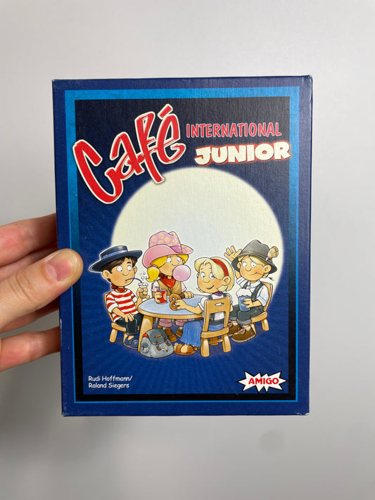 Cafe International Junior  • amigo