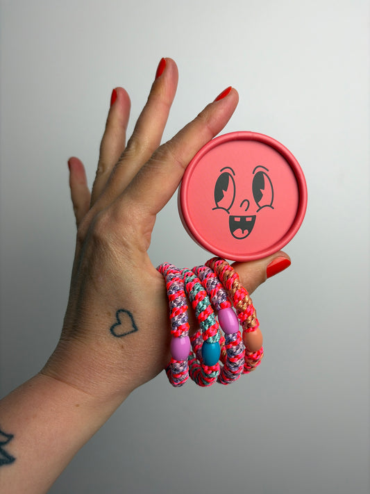 HAARGUMMI 4ER SET IN GESCHENKBOX • BUNT HELLBLAU DUNKELROT