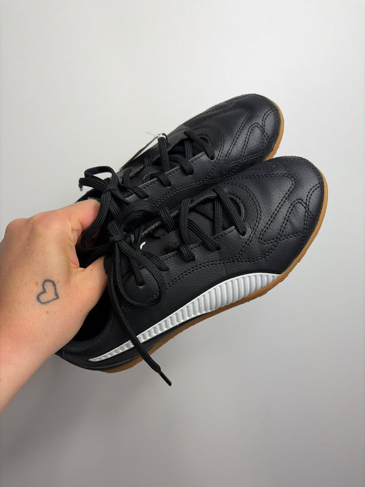 FUßBALLSCHUHE HALLE • Schuh 35,5 • PUMA
