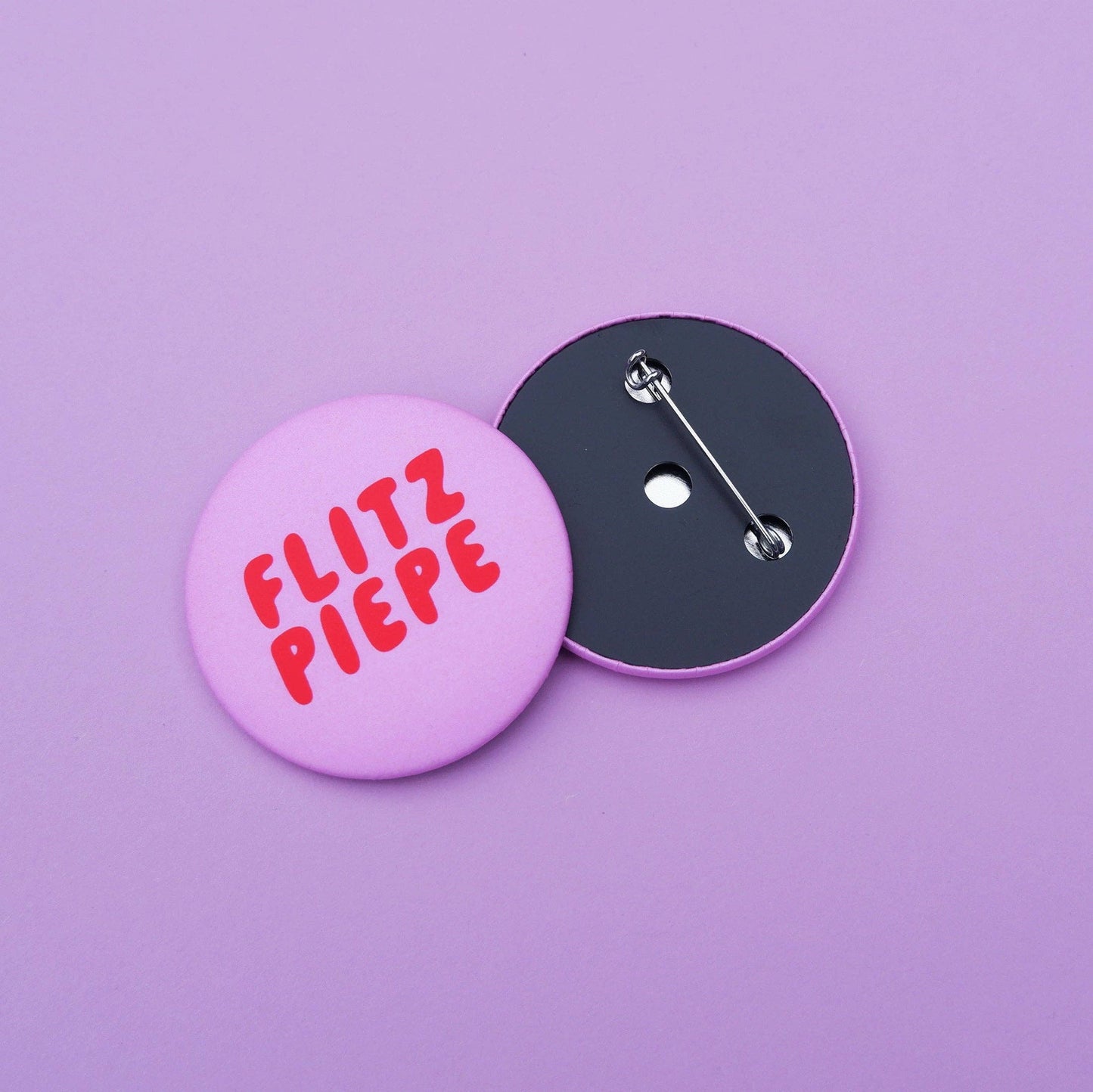 BUTTON • FLITZPIEPE • FLIEDER ROT
