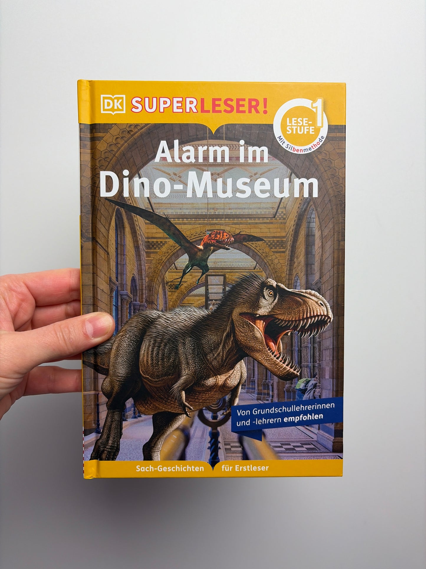 BUCH •ALARM IM DINO-MUSEUM • DK VERLAG