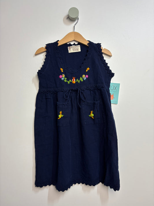 Kleid mit Stickerei • 104 • artes manolita