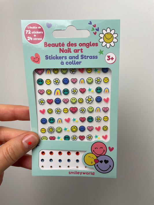 Nagelaufkleber und Strasssteine • Smiley