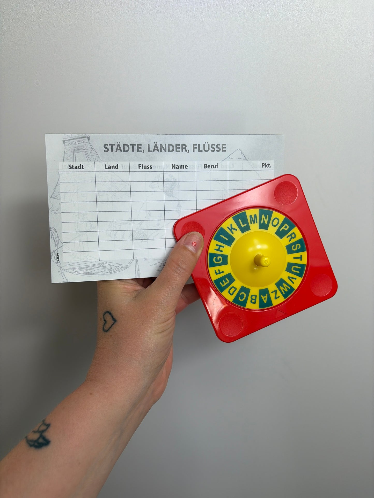 SPIEL • STÄDTE, LÄNDER, FLÜSSE• PLAYLAND