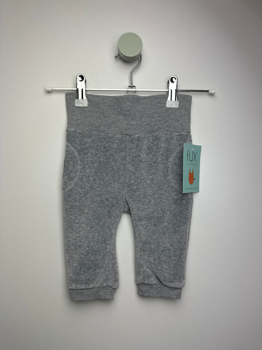 Nicki Hose • 56 • s.oliver