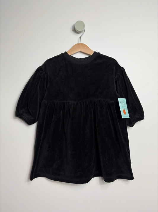 NICKIKLEID • 86 • ARKET