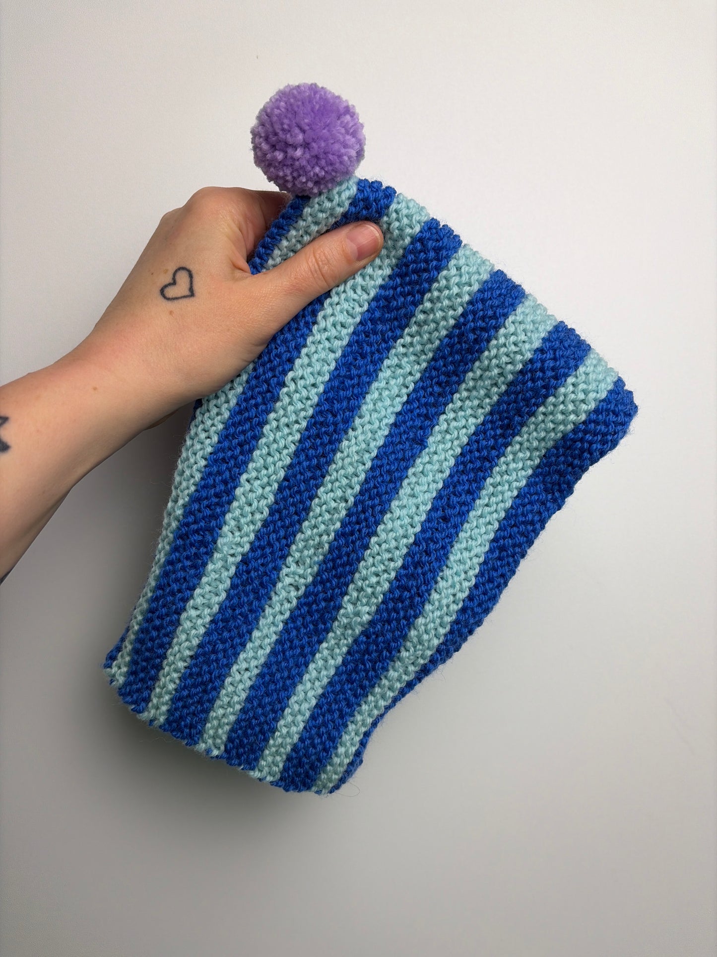 SCHLUPFMÜTZE • STRIPES & BOMMEL  •  HANDMADE by fUXvintage